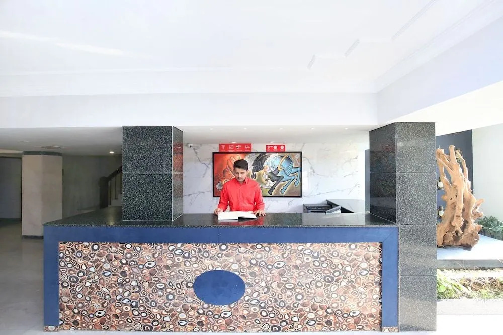 OYO 23498 Hotel Jane Royale