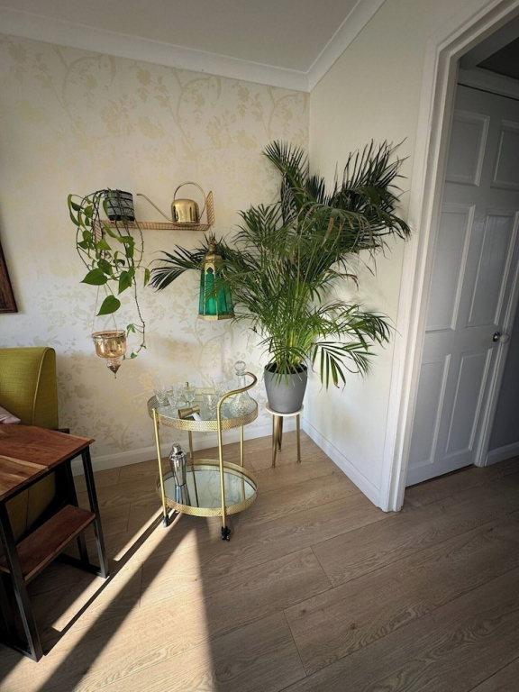 House - Sleeps 6 - Private Garden & Parking