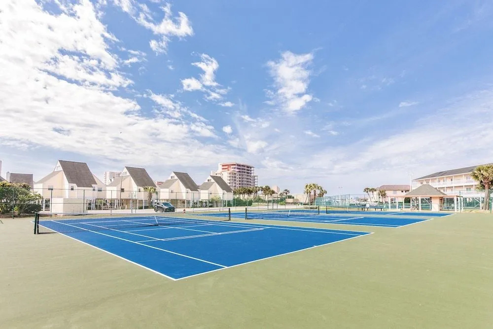 Central Destin Condo Next to Beach by RedAwning