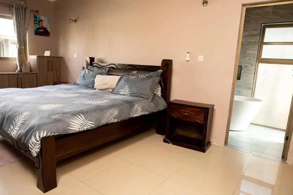 Cheerful and luxurious 4 bedroom villa with a pool.