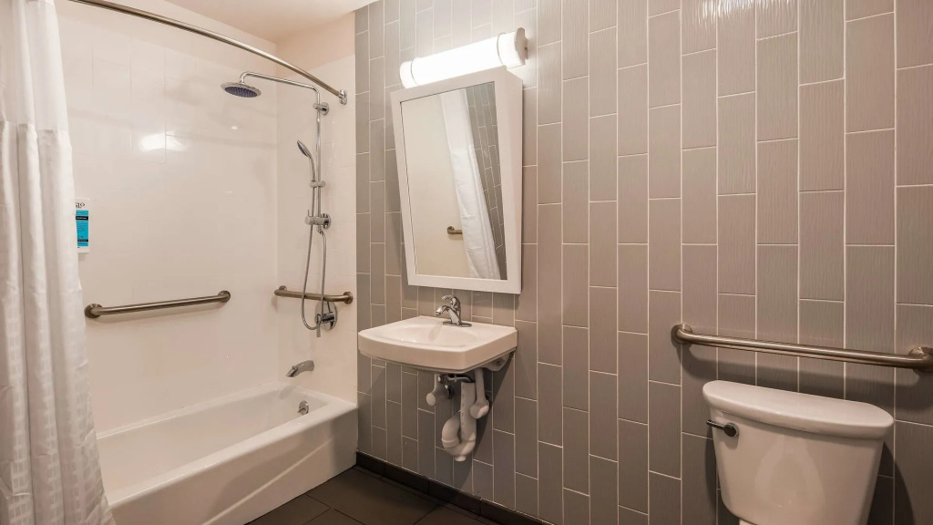 GLō Best Western Brooklyn NYC