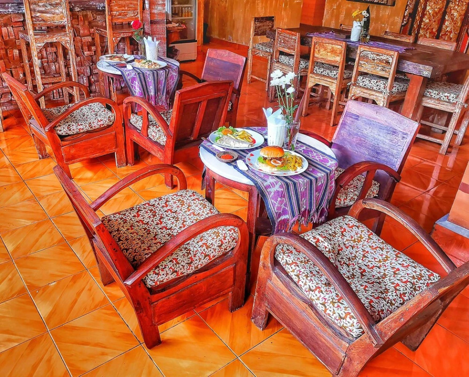 Lovina Palace