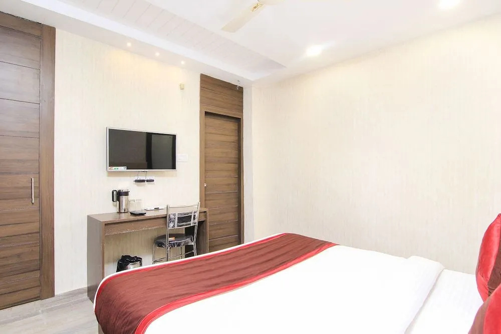OYO 14767 Welcome Inn