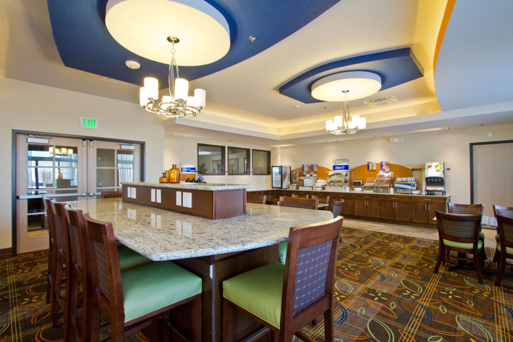 Holiday Inn Express and Suites Denver East Peoria Street by IHG