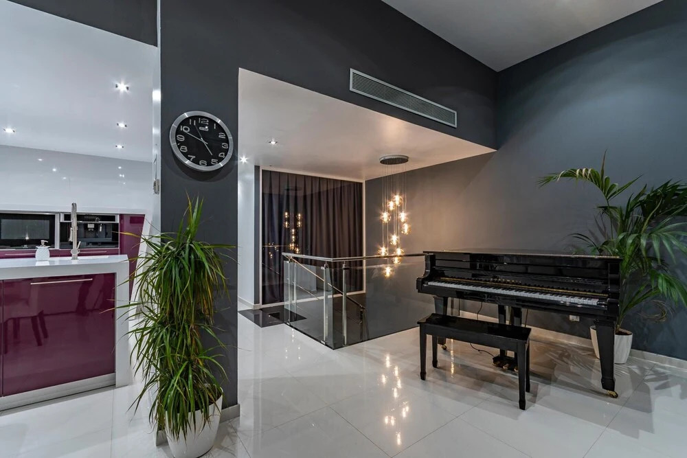 Luxurious Villa. Overflowing Pool 100 Meters From the Beach