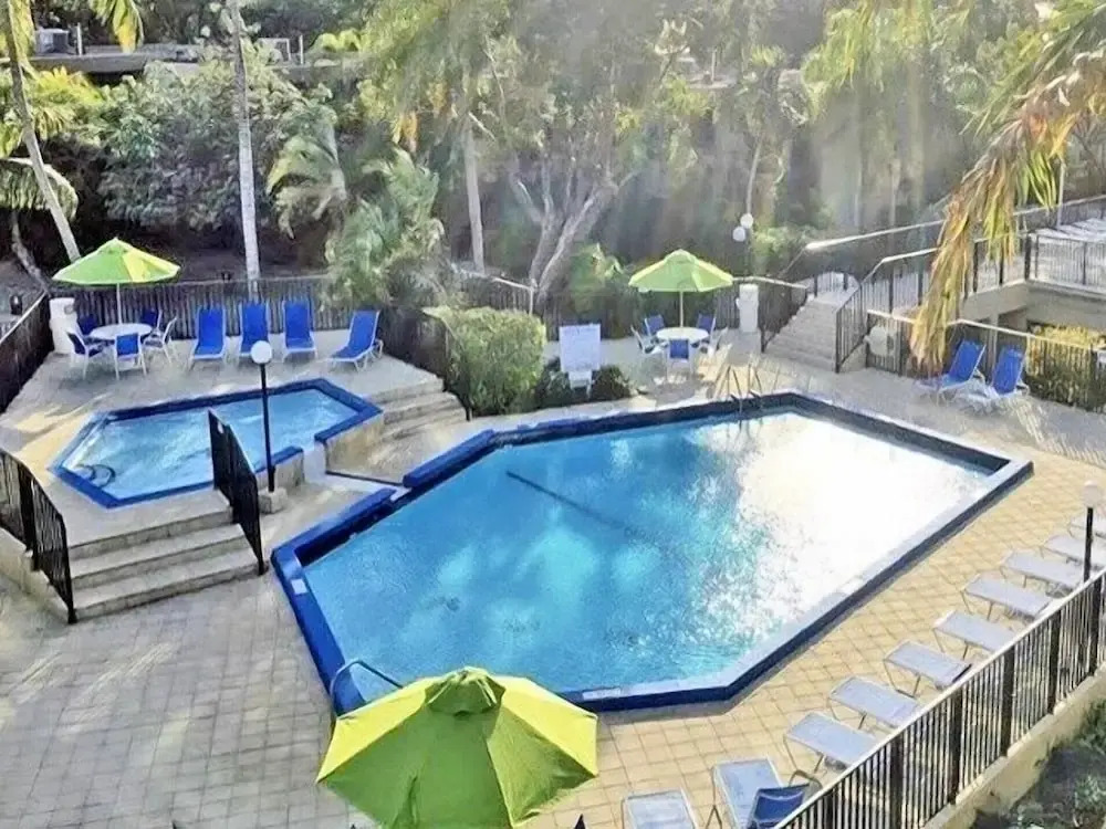 End Unit With Ocean Views And Juliet Balcony. 2 Bedroom Condo by RedAwning