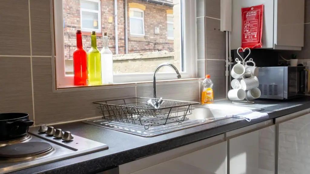 Bevington House - 3 Bedroom - Sleeps 8 - Parking