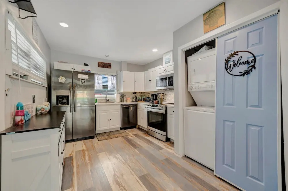 Dolphin Suite 2B Pet Friendly Waterfront Dock