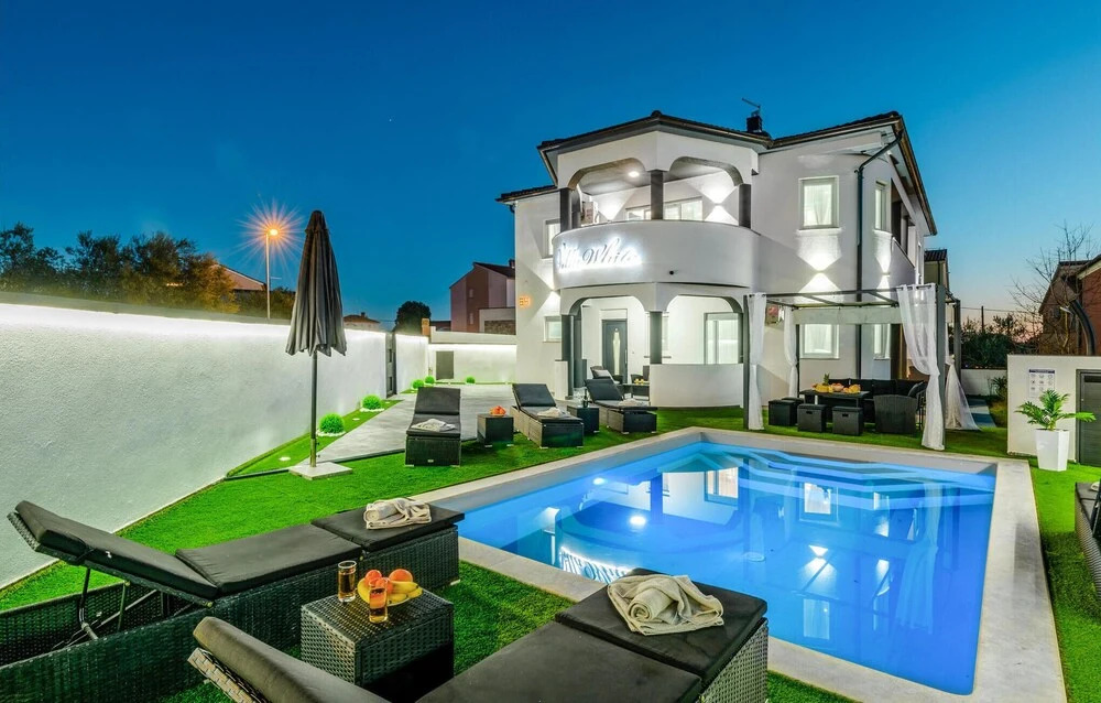 Stunning Home in Pula With Wifi and 7 Bedrooms
