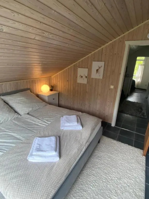 Ferienhaus "Auszeit mit Herz" im Ferienpark Extertal - Kamin, Fass-Sauna, Massagesessel