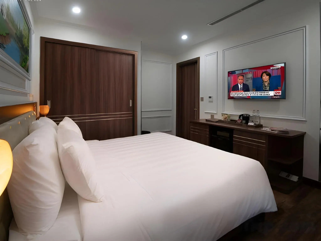 Hillary Hanoi Hotel With Outdoor Swimming Pool