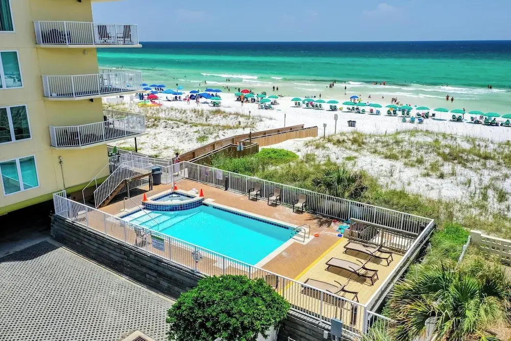 Sea Dunes 402 - Sunny Dolphin