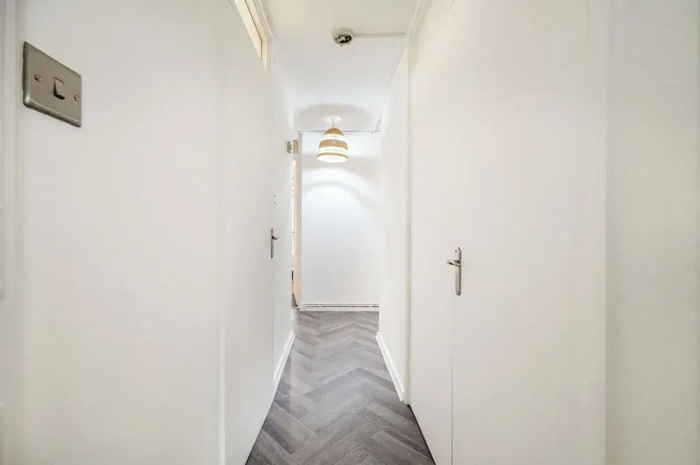 Nice 2-bed flat near earls court