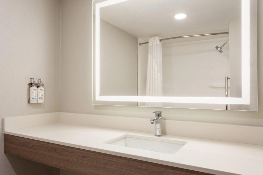 Holiday Inn Express Hotel & Suites Tampa-Rocky Point Island by IHG