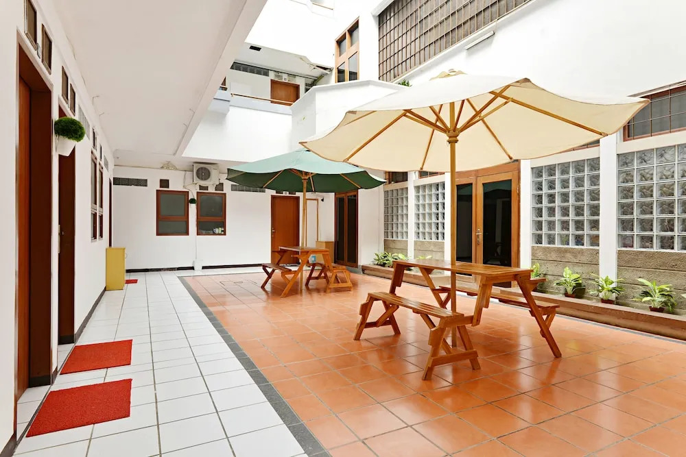 ZEN Rooms Basic Surya Sumantri Pasteur