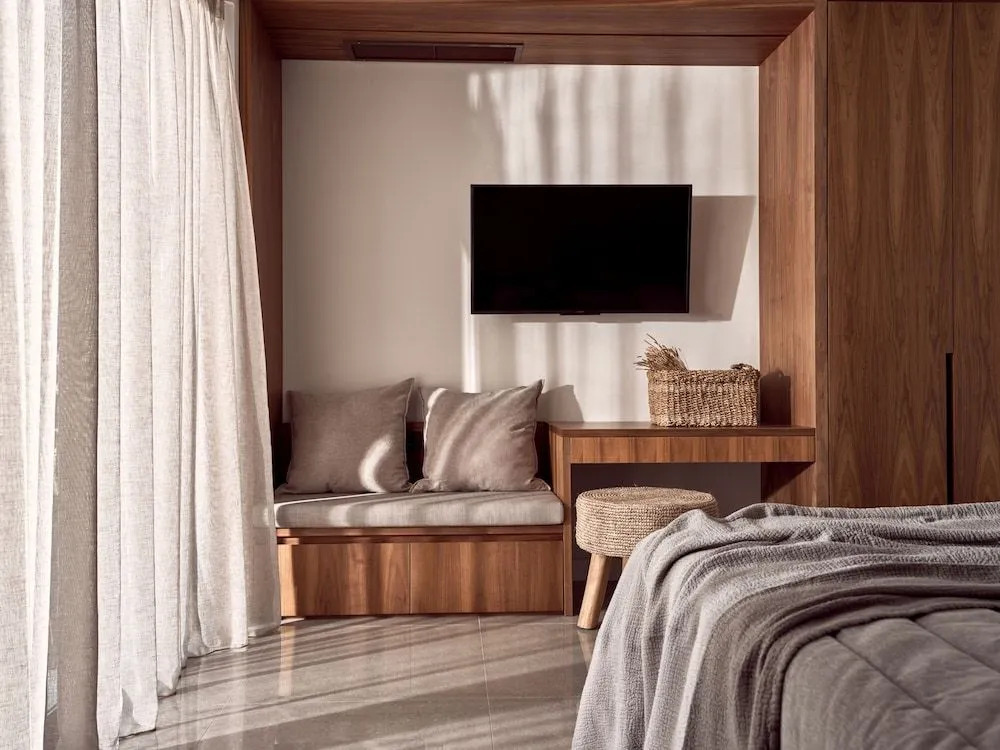 Drallos Luxury Villa - Private Heated Pool & Sleeps 15, by ZanteWize