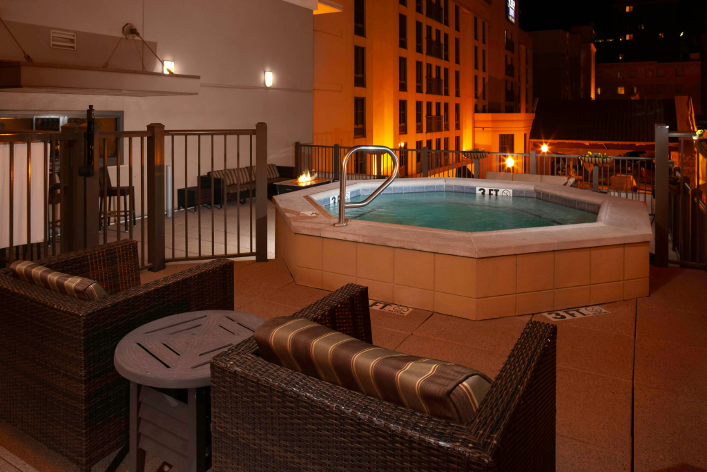 Courtyard Memphis Downtown