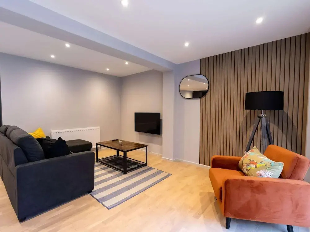 Broadway Market Beauty Three-bedroom by Sojo Stay