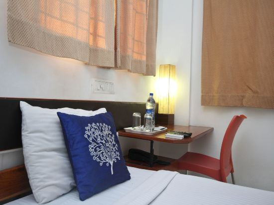 Urban Oasis Compact by OYO Rooms