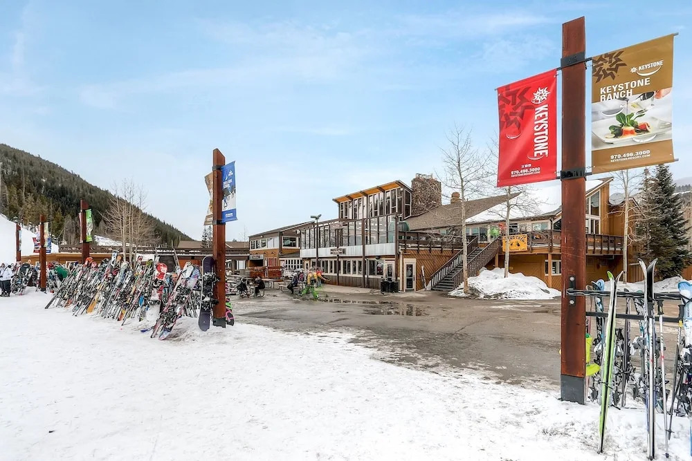 #1711 The Seasons at Keystone 3 Bedroom Townhome - Close to Ski and Convention Center