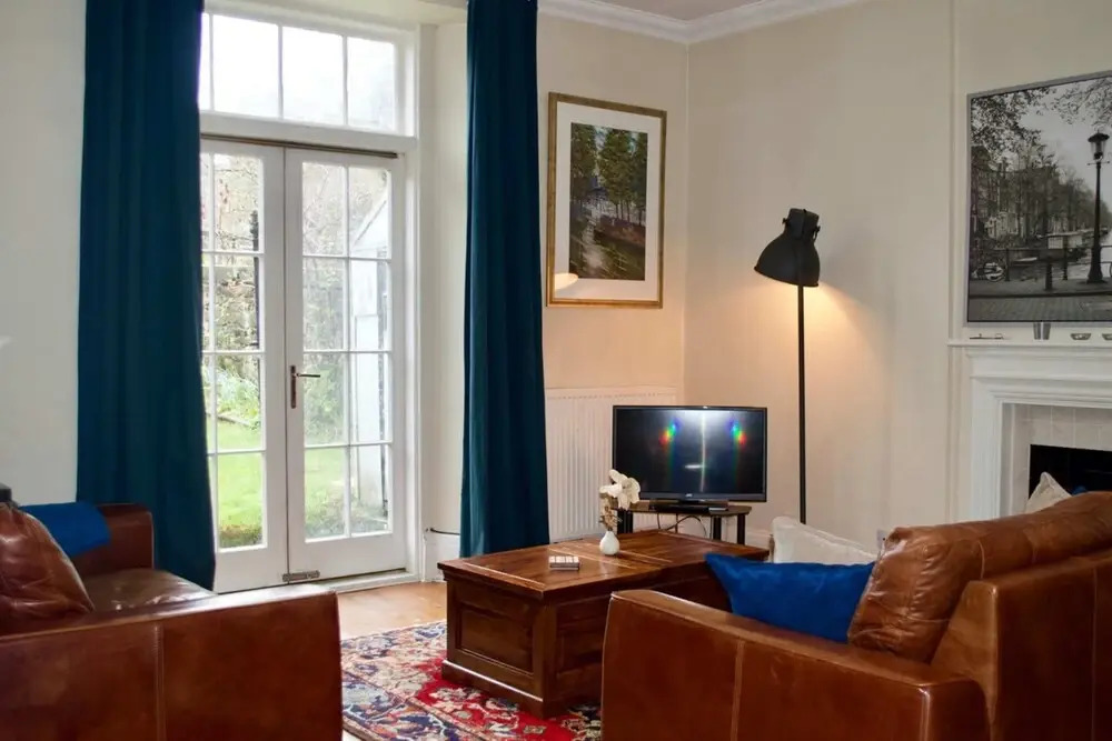 3 Bedroom Home With Garden Near Edinburgh New Town