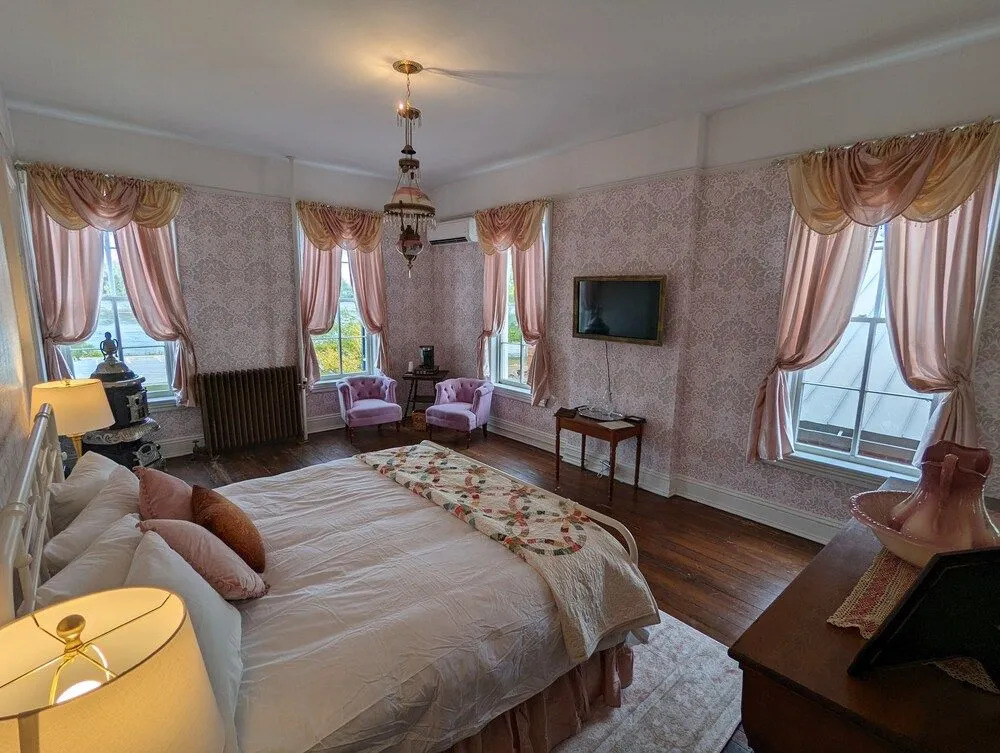 White House Hotel