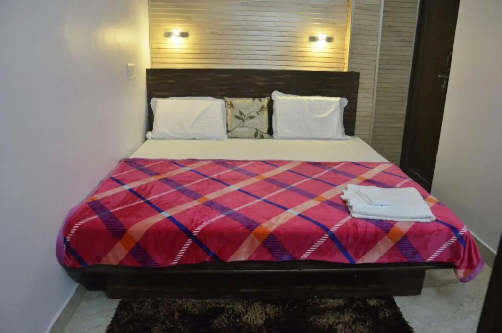 Goroomgo Kanha Inn Lucknow