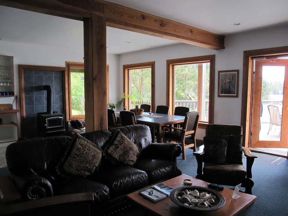 Arbutus Cove Guesthouse