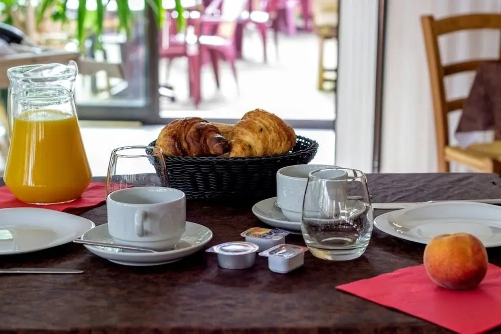 Logis Hotel Restaurant Auberge Les Rives de lArzon