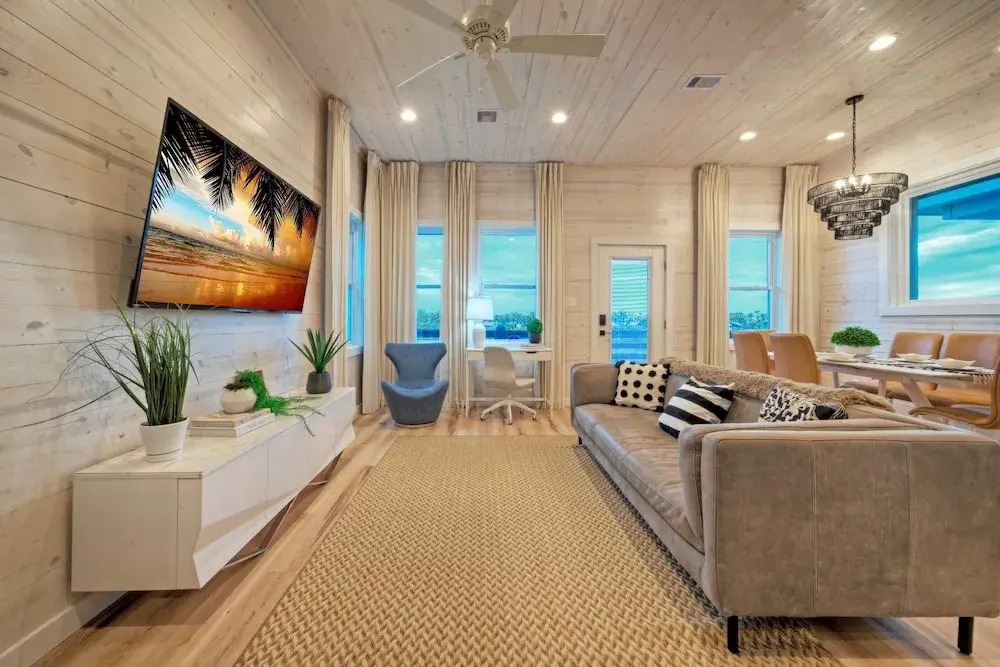 2 Homes, Sleeps 22 2 Private Pools, Firepit, Steps to Beach Boardwalk Access