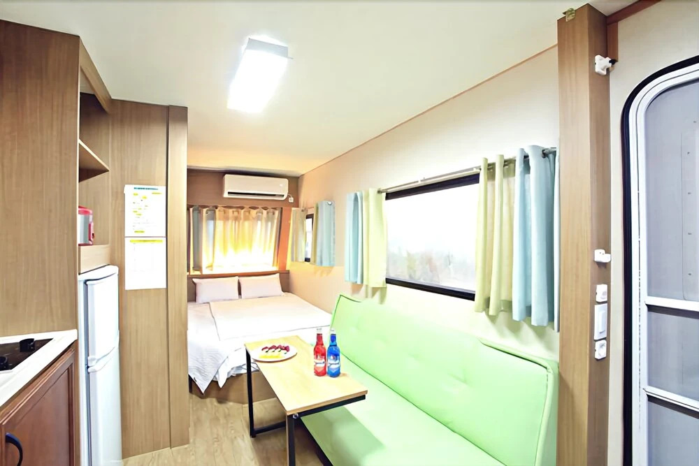 Gimhae Le Monde Caravan