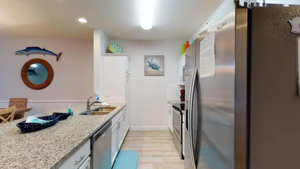 BC502 Beautifully Decorated Townhome, Heated Pool, Garage Access