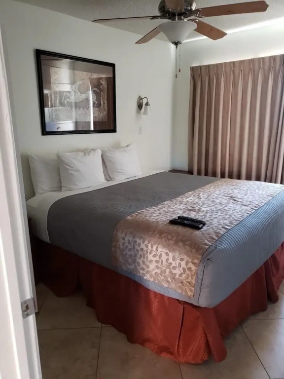 236 Fully Furnished 1BR Suite-Outdoor Pool! by RedAwning