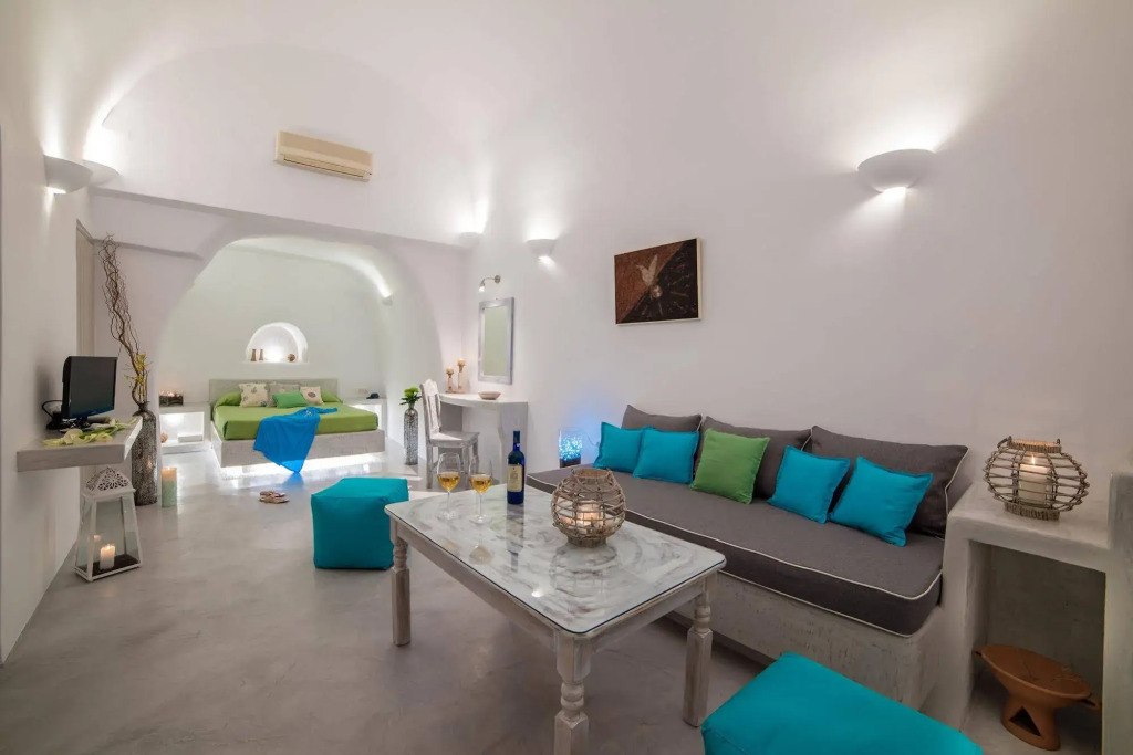 Kima Oia Suites