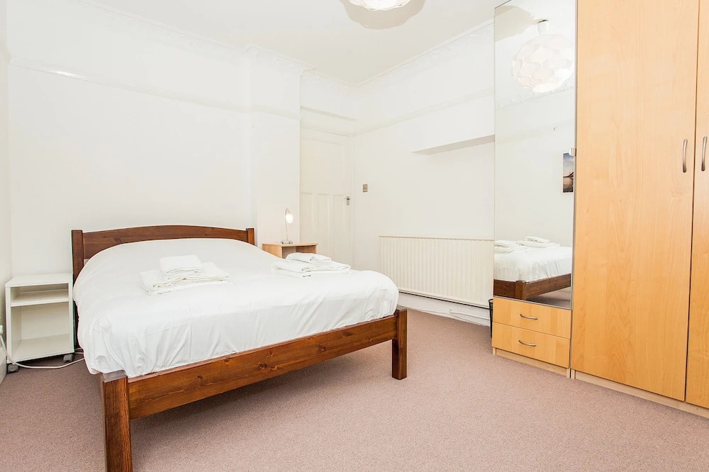 Spacious 2 Bedroom Flat in North West London