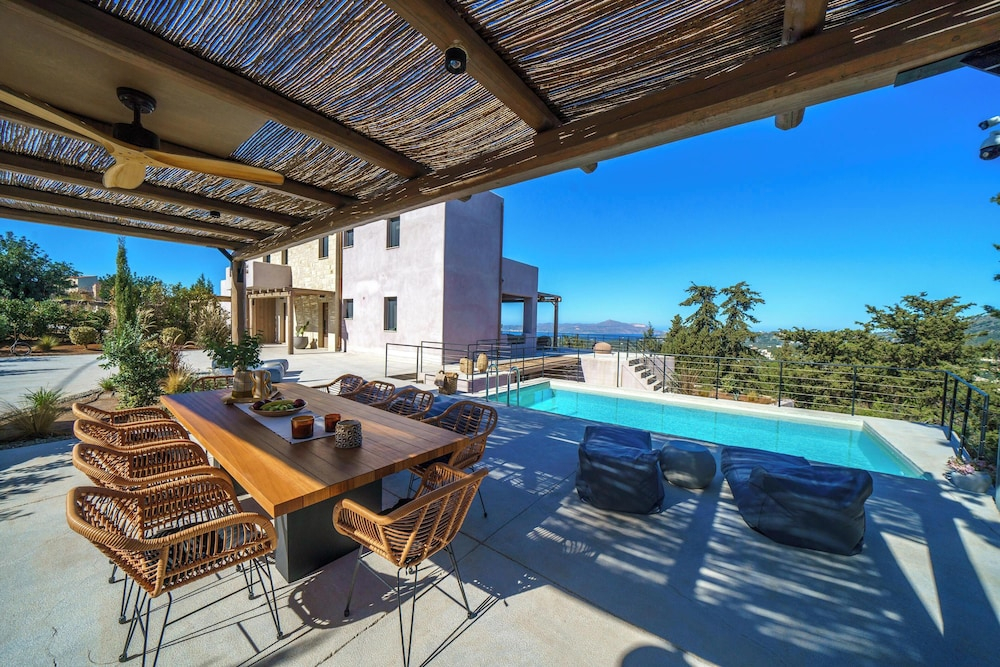 EAST VILLA by CYAMES