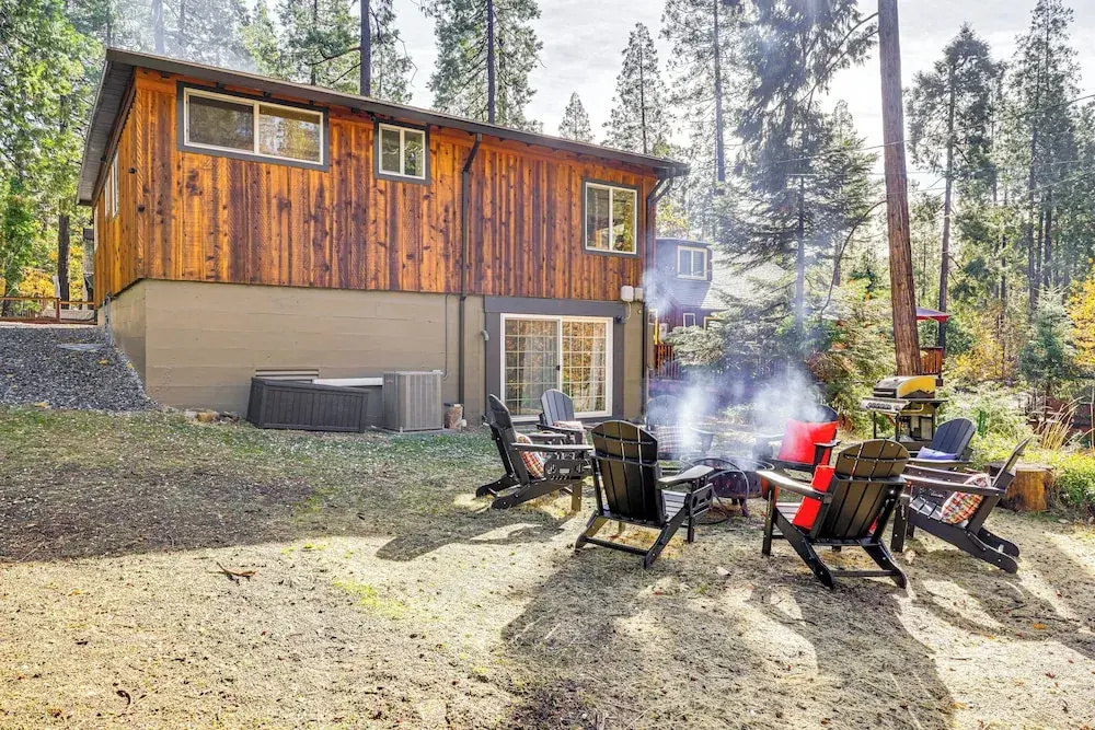 Walk to Golf, Lake: Twain Harte Cabin w/ Fireplace