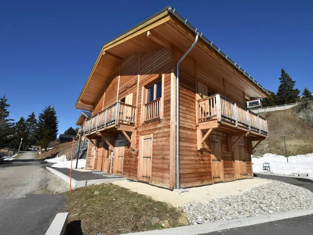 Splendid Chalet in Chamrousse With TV