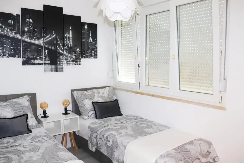 NEW! Top apartment, Split view from above