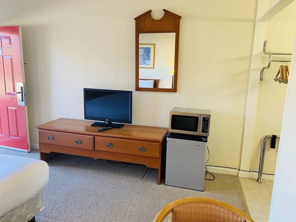 Travelers Place Inn & Suites