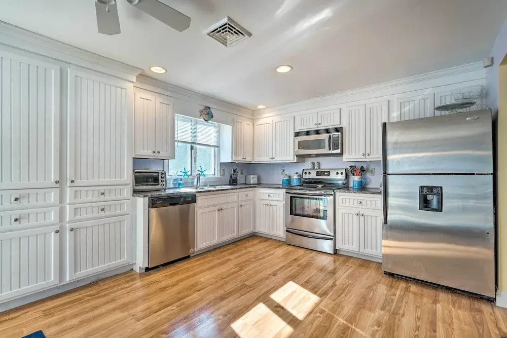 East Falmouth Family Gem w/ Private Beach Access