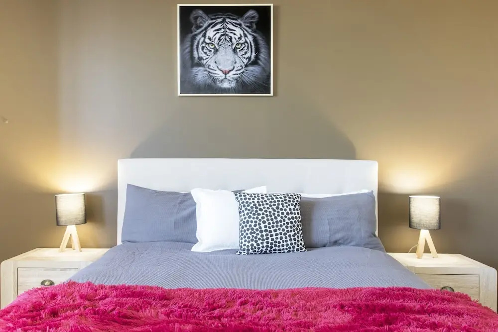 Studio 412 - ocean and sunset views on a budget