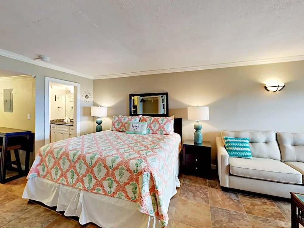 142 Sea Breeze 1 Bedroom 1 Bathroom Condo