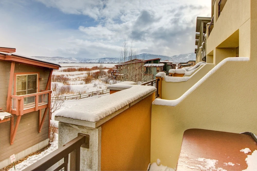 Polished 2br Park City  2 Bedroom Condo