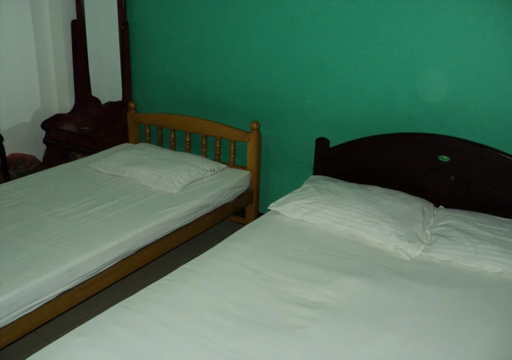Four Teess Rest Inn