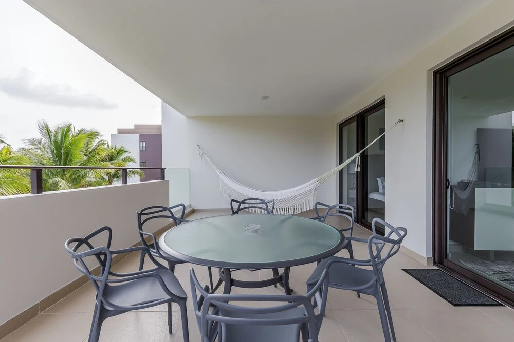 Maxim E 305 2 Bedroom Condo by Redawning