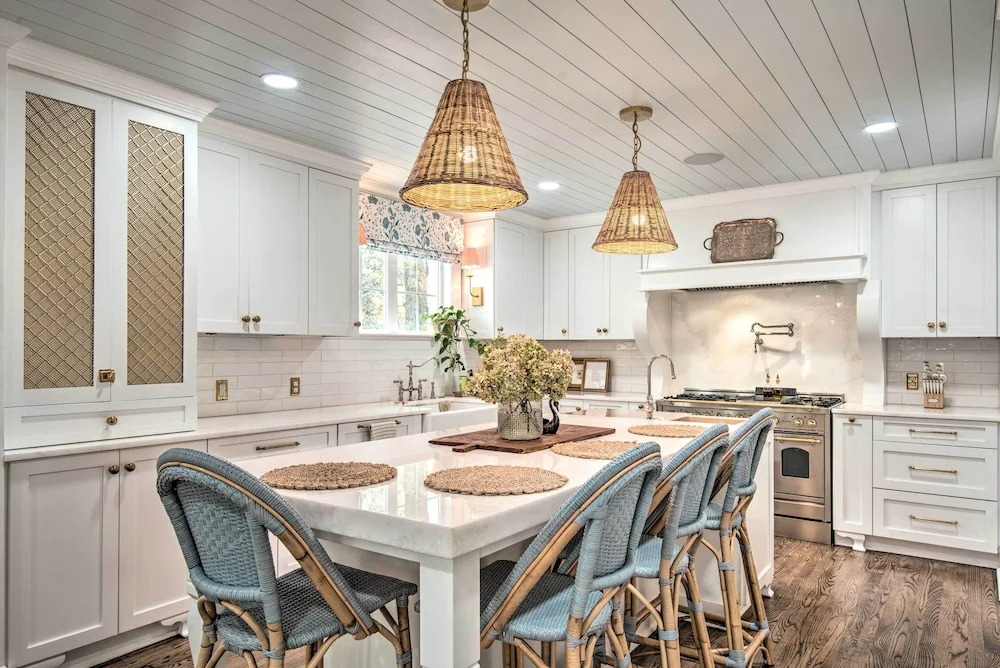 Stunning Charlotte Home: Private Pool!
