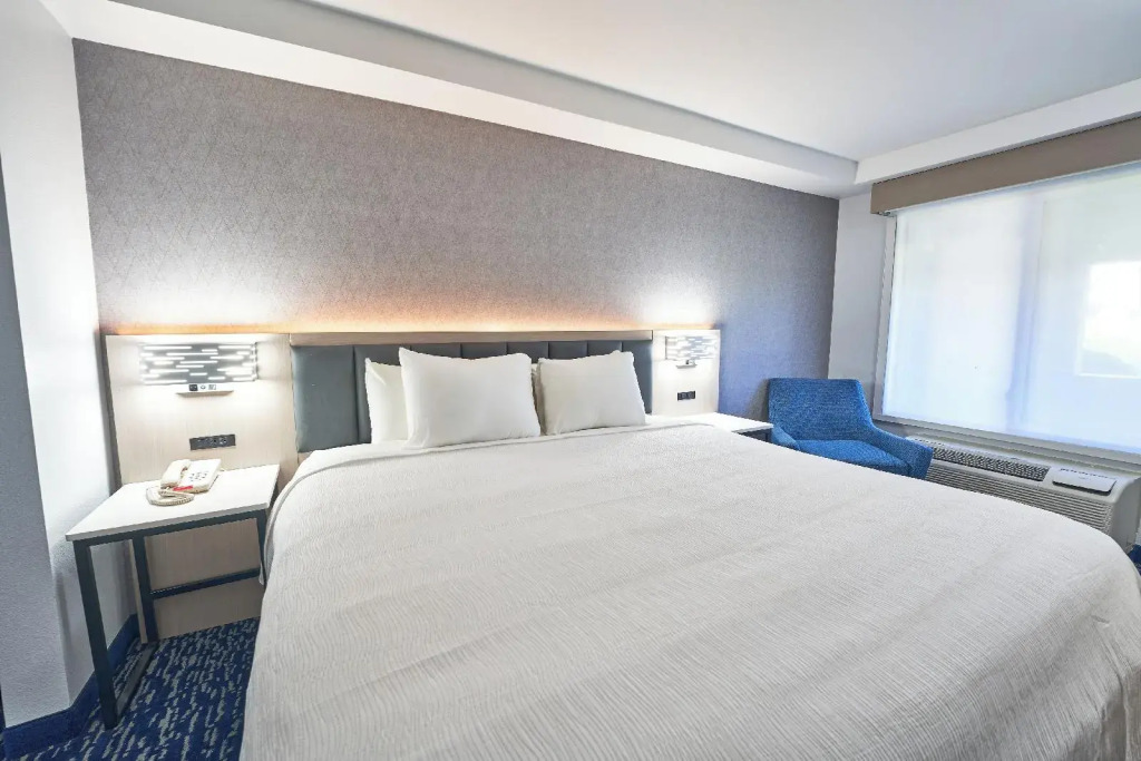 All Seasons Inn & Suites