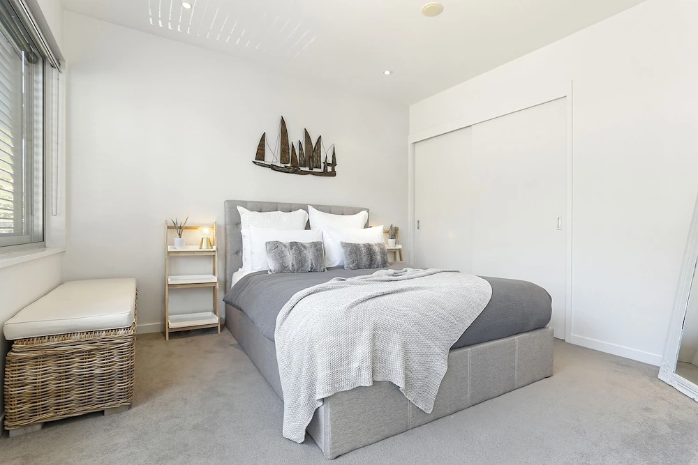 Bright and Spacious Viaduct Living with free carpark by Urban Butler