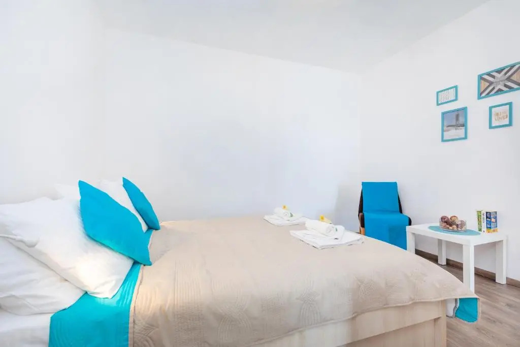 Apartmani D & J with Heated Pool & Stunning Sea View